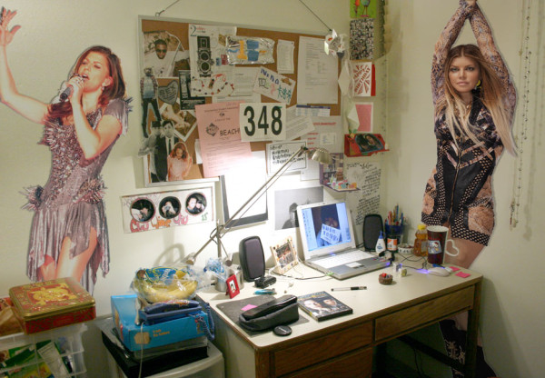 Fergie-Wall-Cutout